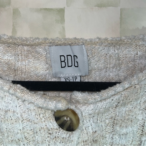 Urban Outfitters: BDG Monroe Cropped Cardigan - Picture 4 of 4